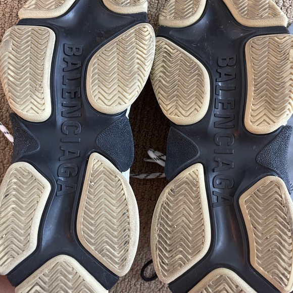 Balenciaga Triple S sneakers - Picture 2 of 7